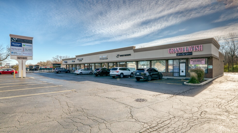 621-649 E Roosevelt Rd, Lombard, IL for lease - Building Photo - Image 3 of 4