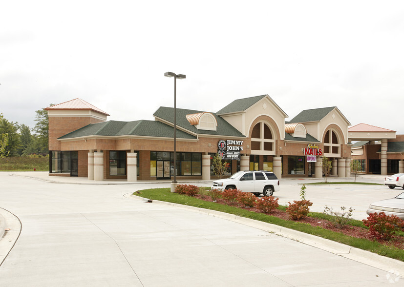 49895 Grand River Ave, Wixom, MI for lease - Building Photo - Image 1 of 6