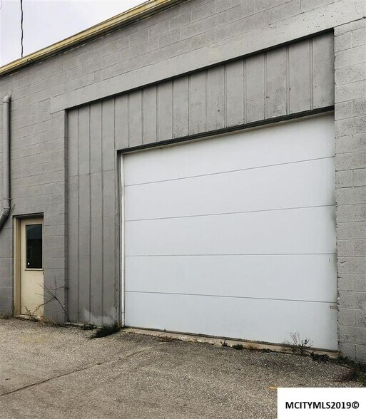 910 Parriott St, Aplington, IA 50604 Office for Sale