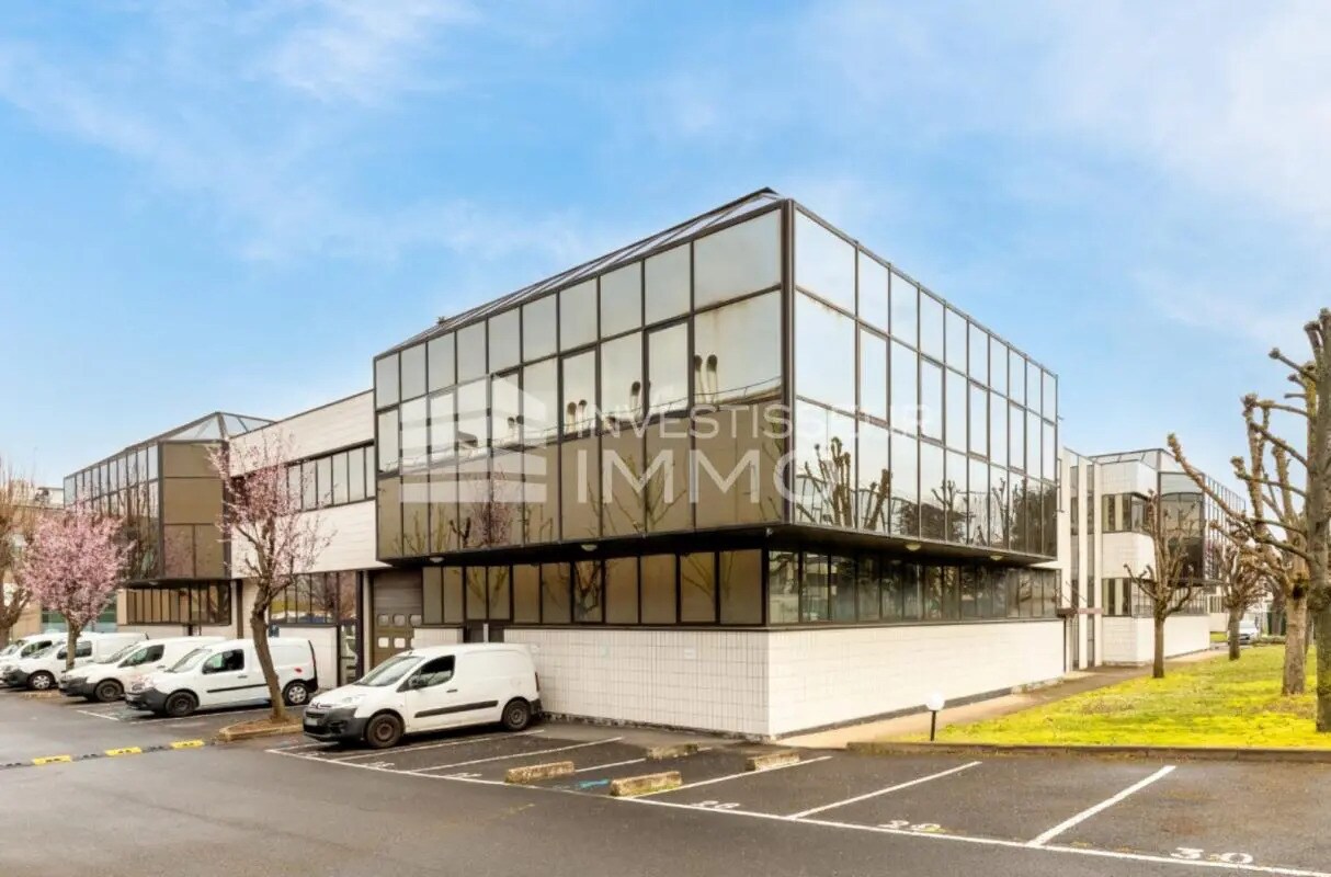 Flex in Nanterre for lease Building Photo- Image 1 of 12