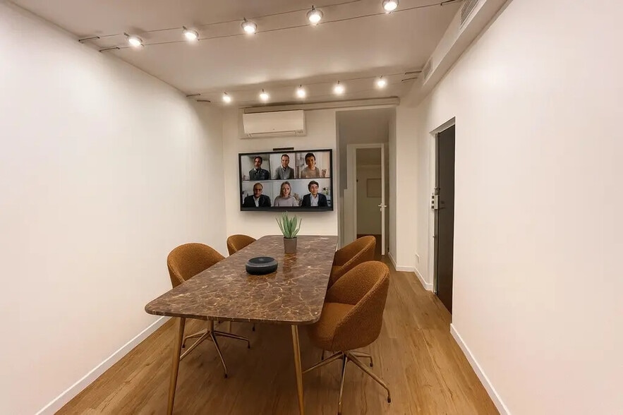 Office in Paris for sale - Interior Photo - Image 2 of 4