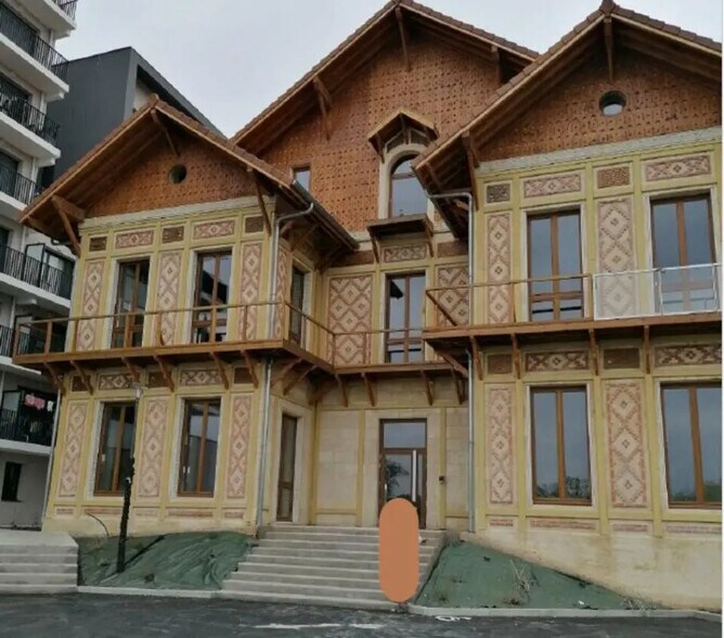 Flex in Lormont for sale - Building Photo - Image 2 of 12