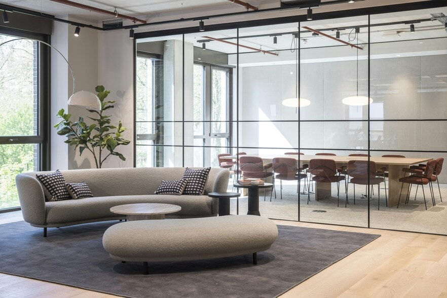 66 City Rd, London for lease - Building Photo - Image 1 of 44