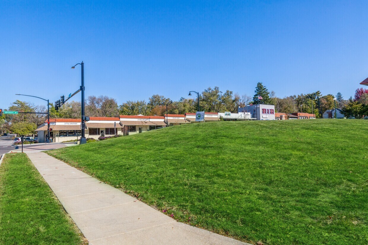 Windsor Heights Town Center Windsor Heights, IA for Sale