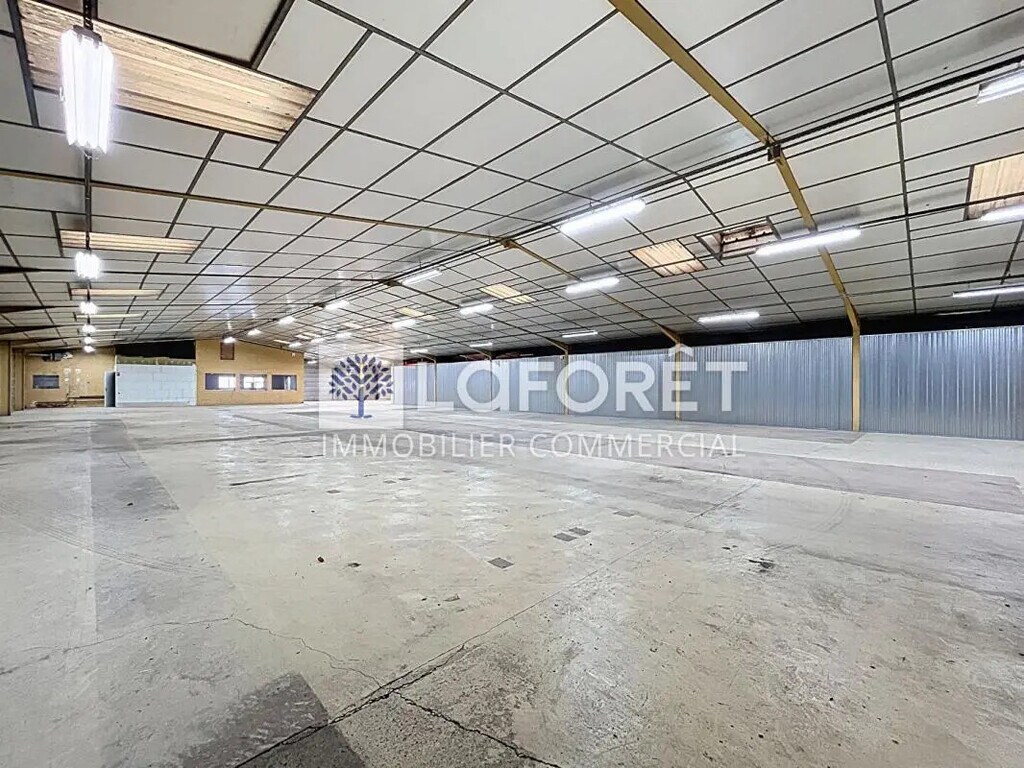 Location Local d'activités 857 m² - Photo 1