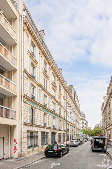 4 Rue De La Pierre Levée, Paris for sale - Building Photo - Image 2 of 28