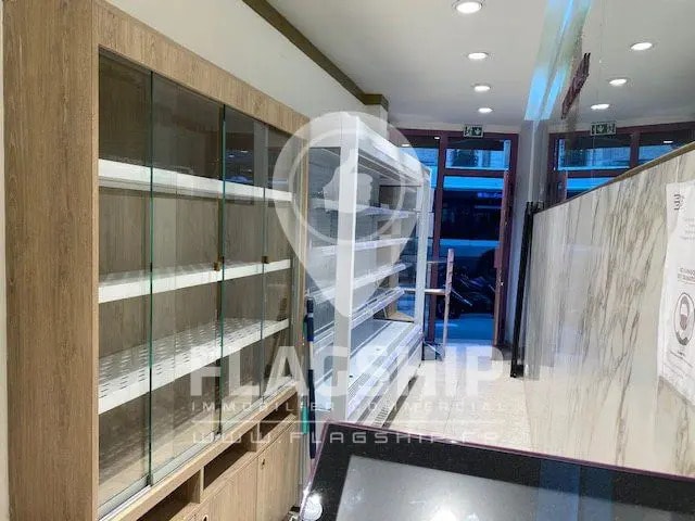 Retail in Paris for lease - Interior Photo - Image 2 of 4