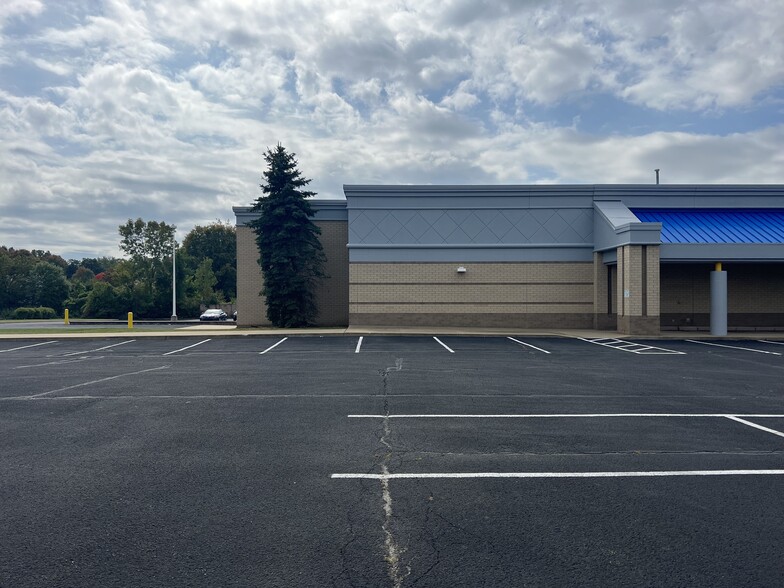 8100 Cleveland Ave NW, Canton, OH for lease - Building Photo - Image 1 of 7