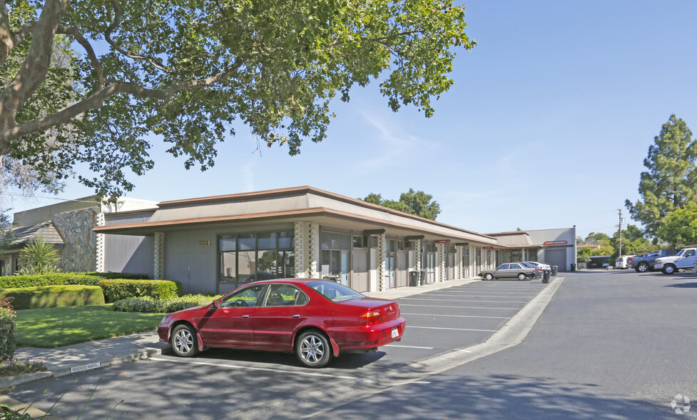 2224 Old Middlefield Way, Mountain View, CA for lease - Building Photo - Image 1 of 4