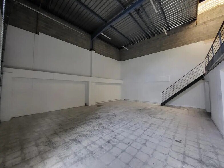 9 Rue Jean Rostand, Genas for lease - Interior Photo - Image 3 of 7