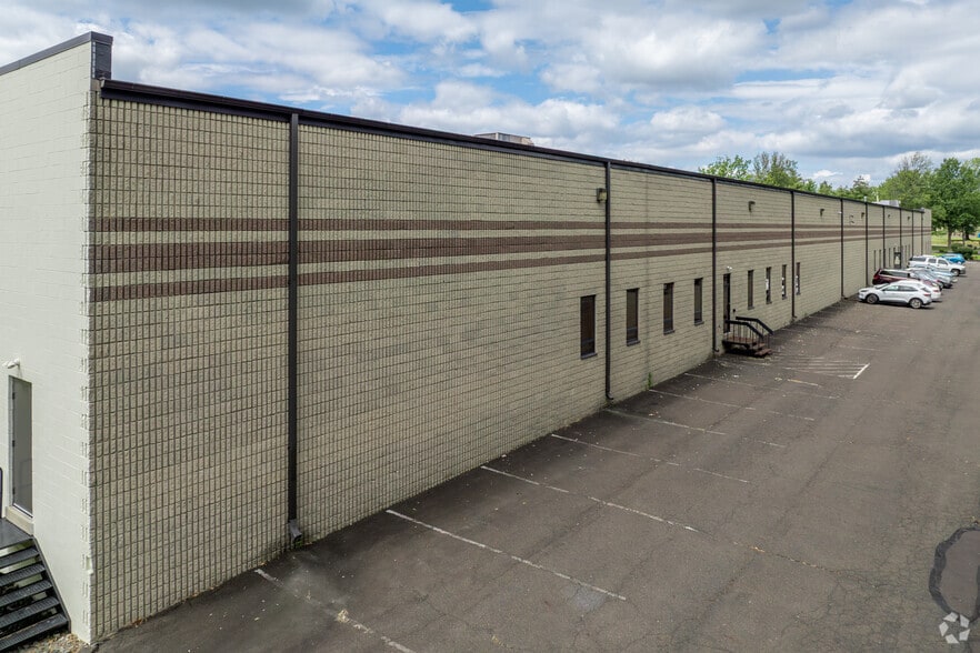103 Park Dr, Montgomeryville, PA for lease - Building Photo - Image 3 of 6