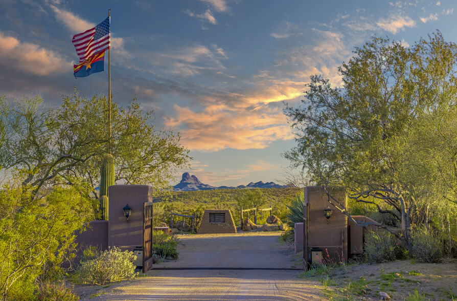 19920 W Verde Hills Dr, Wickenburg, AZ for sale - Primary Photo - Image 2 of 107