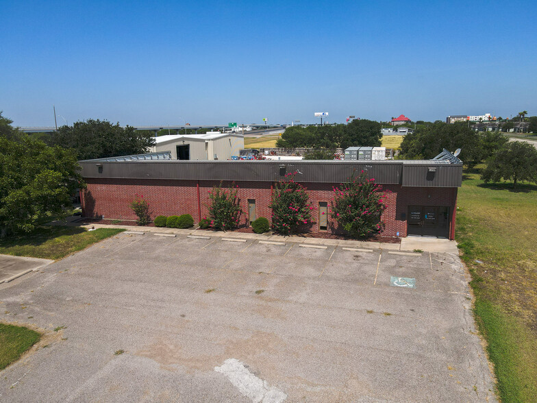 3425 Twin River, Corpus Christi, TX for lease - Building Photo - Image 1 of 17