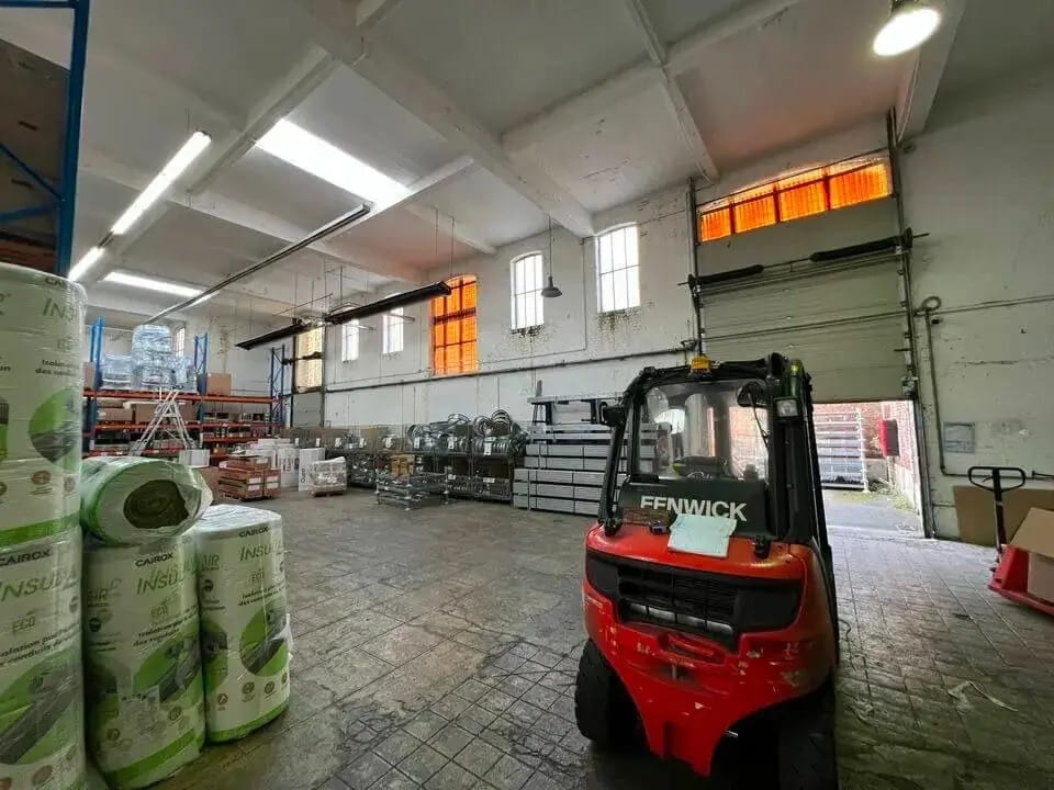 Location Local d'activités 740 m² - Photo 1