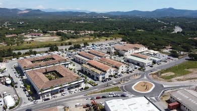 Retail in Puget-sur-Argens for lease Building Photo- Image 2 of 7