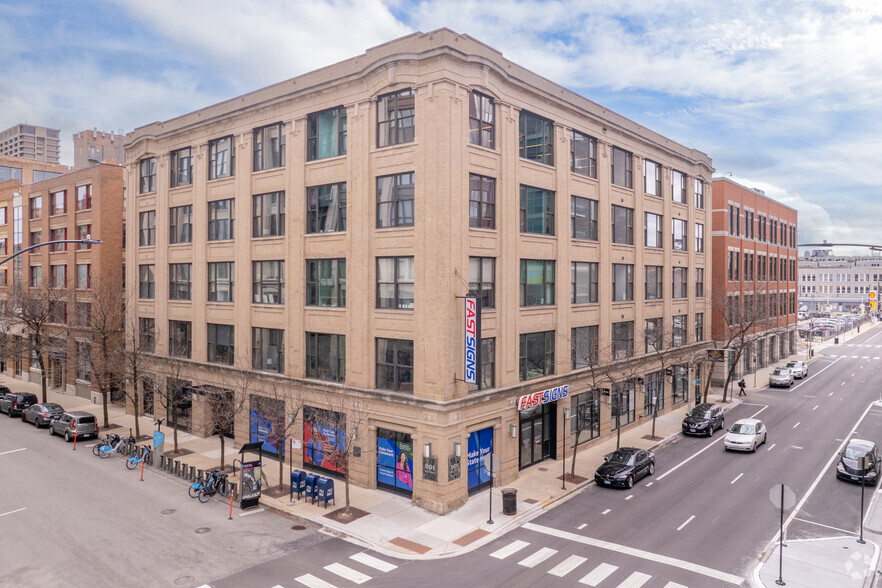 901 W Jackson Blvd, Chicago, IL for lease - Building Photo - Image 1 of 14