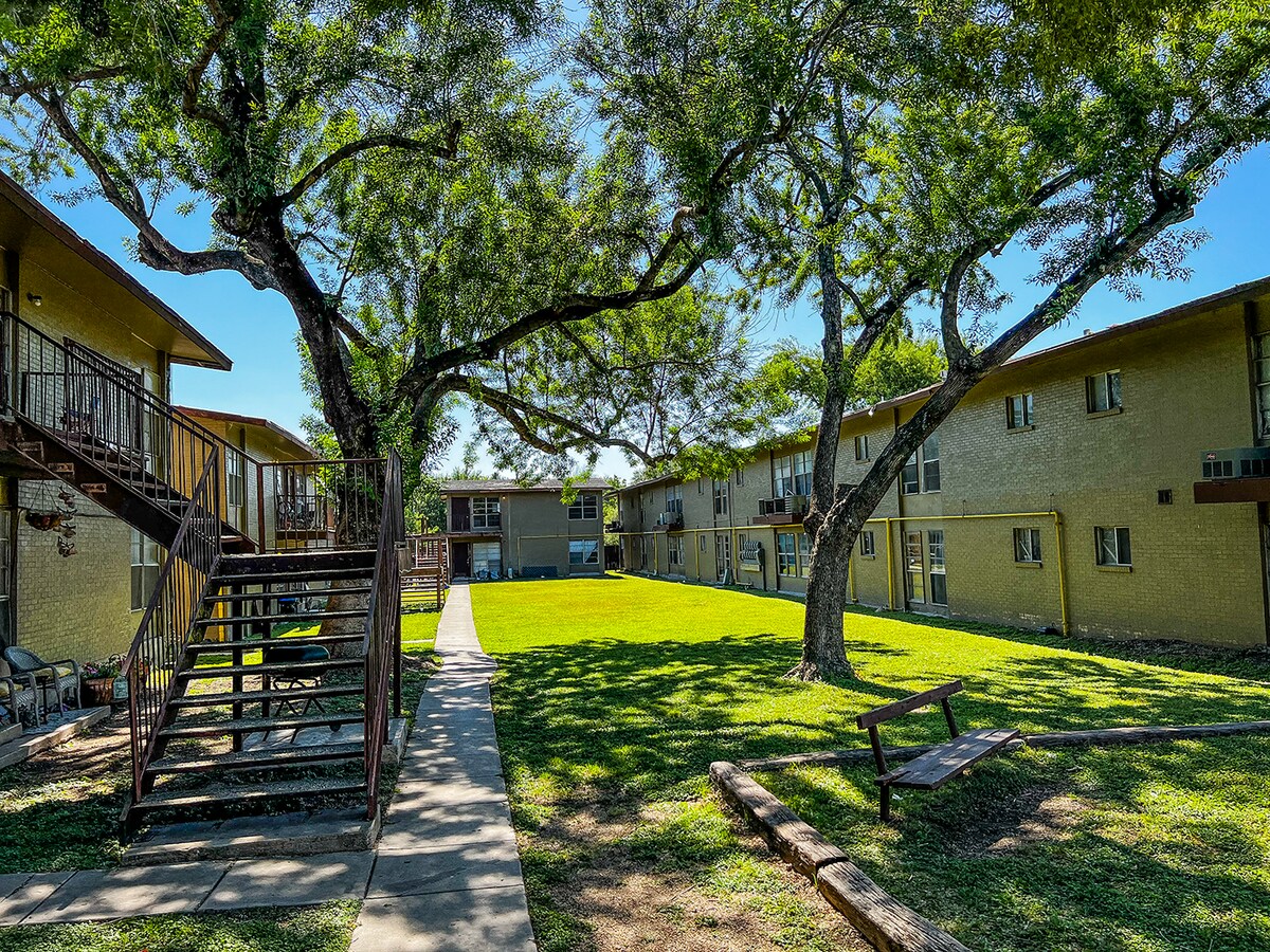 2515 Clara Ln, San Antonio, TX 78213