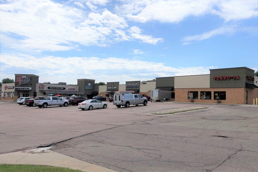4515-4531 E 26th St, Sioux Falls, SD for lease - Building Photo - Image 1 of 14