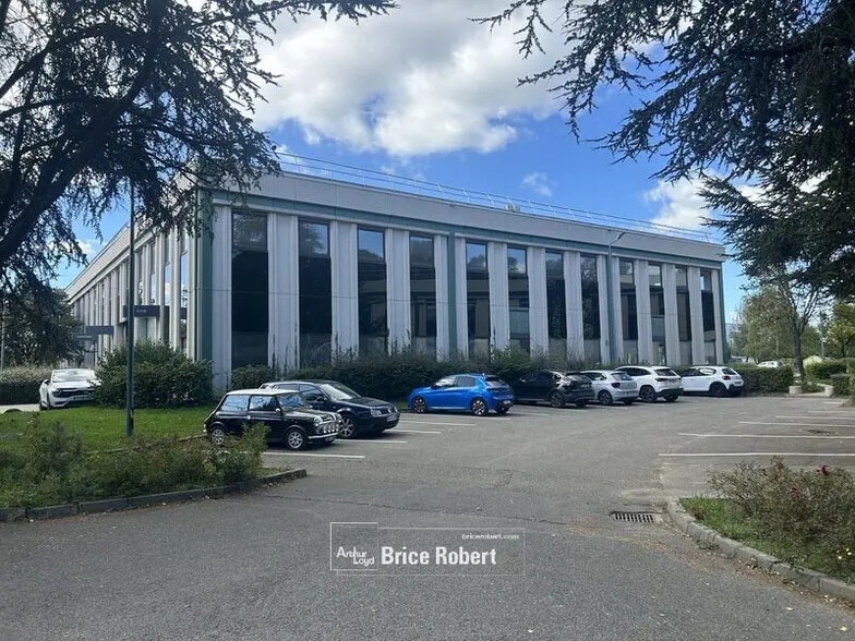 Flex in Limonest for lease - Building Photo - Image 1 of 11