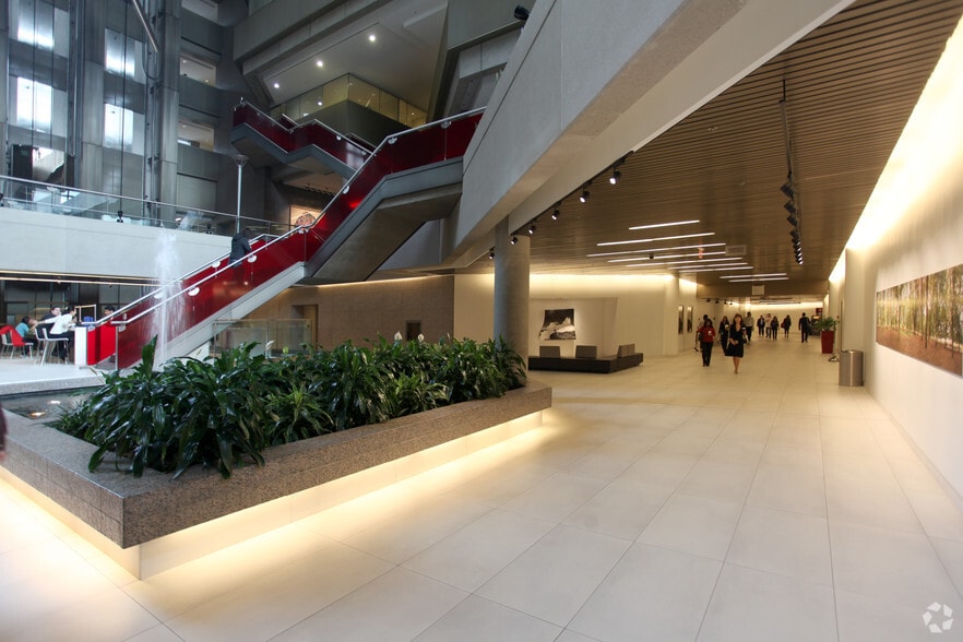 483 Bay St, Toronto, ON for sale - Primary Photo - Image 1 of 1