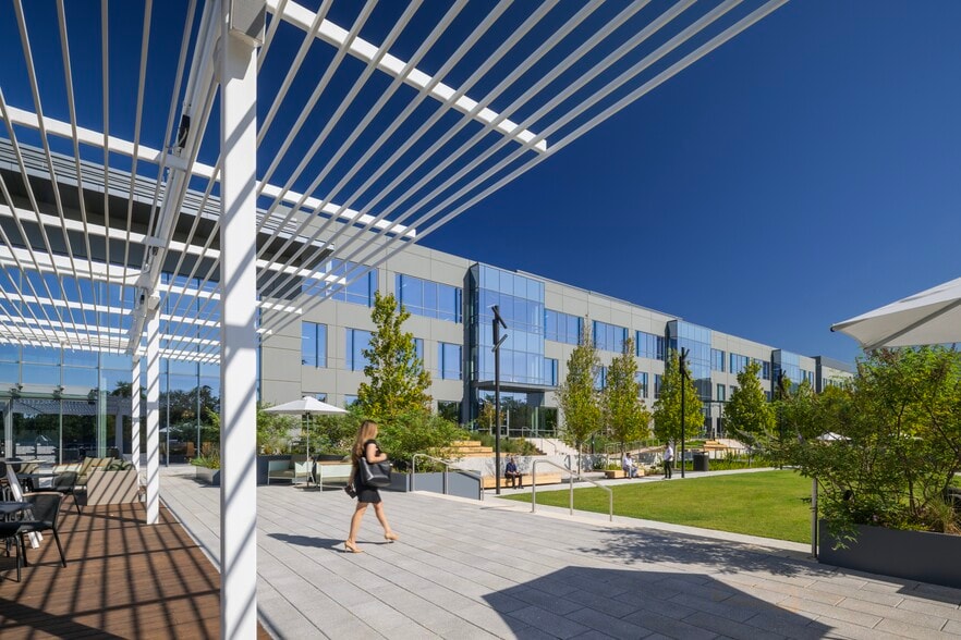 8800 Technology Forest Pl, The Woodlands, TX for lease - Building Photo - Image 1 of 12