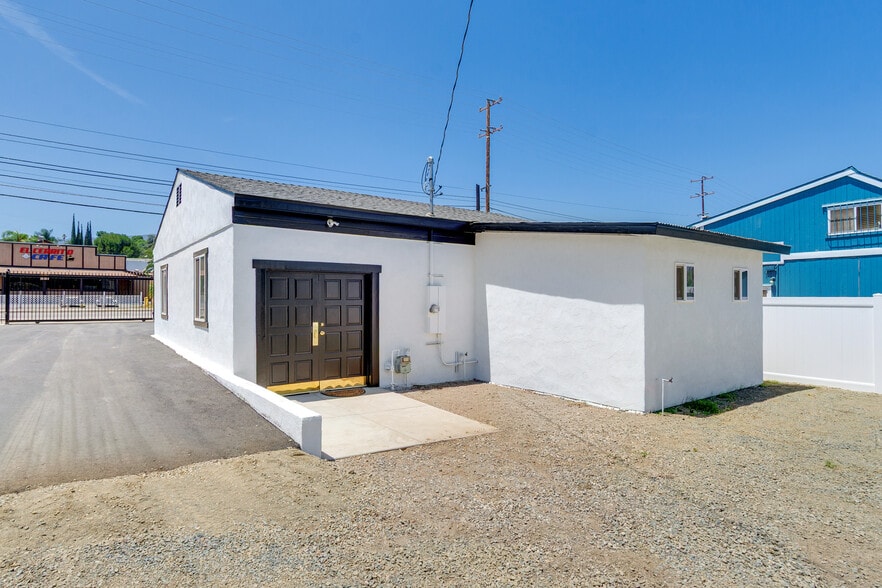 19620 Temescal Canyon Rd, Corona, CA for sale - Building Photo - Image 3 of 27