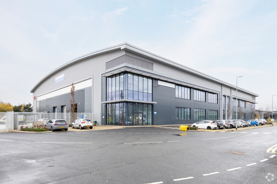 Manor Way, Rainham for lease - Primary Photo - Image 1 of 2