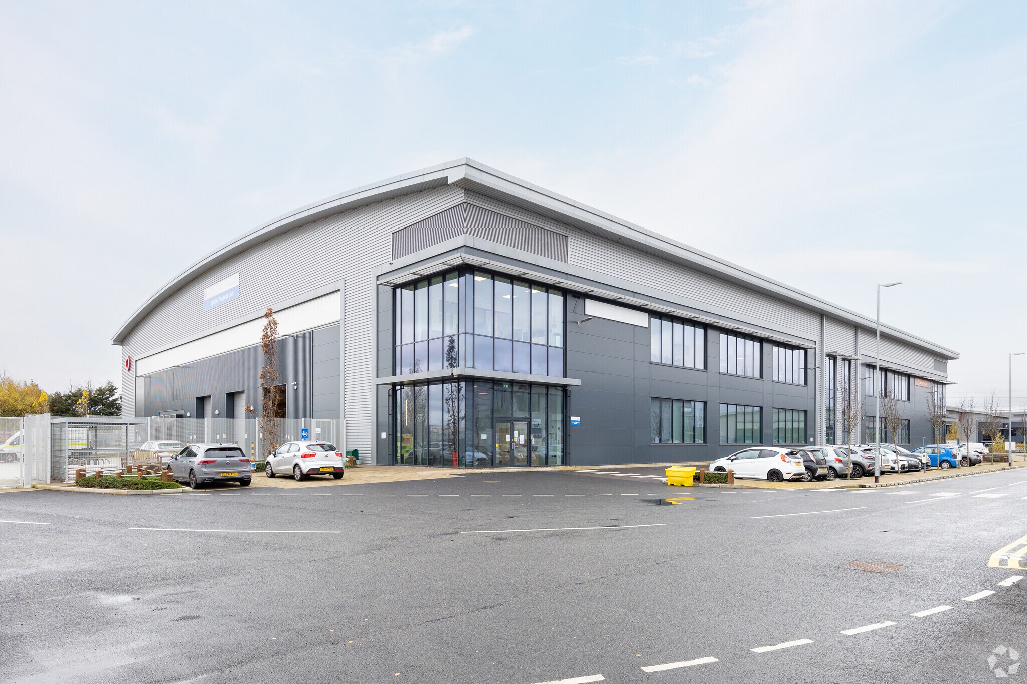 Manor Way, Rainham for lease Primary Photo- Image 1 of 3