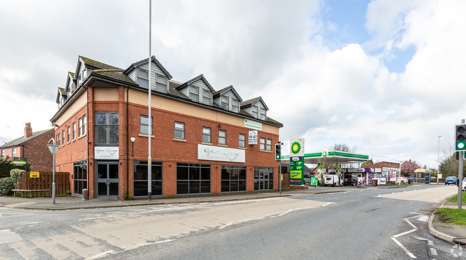 411 Warrington Rd, Warrington, CHS WA3 5SW