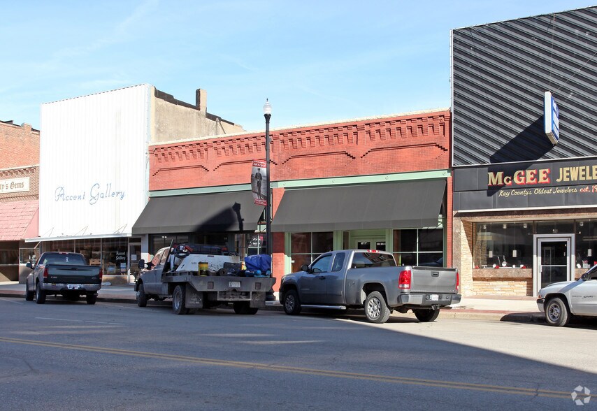 217 E Grand Ave, Ponca City, OK for sale - Primary Photo - Image 1 of 1
