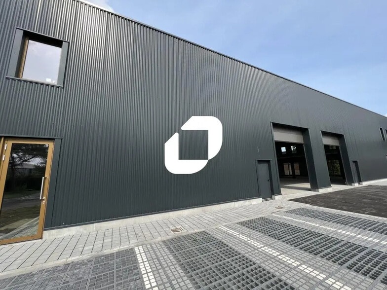 Flex in Seclin for lease - Building Photo - Image 2 of 4