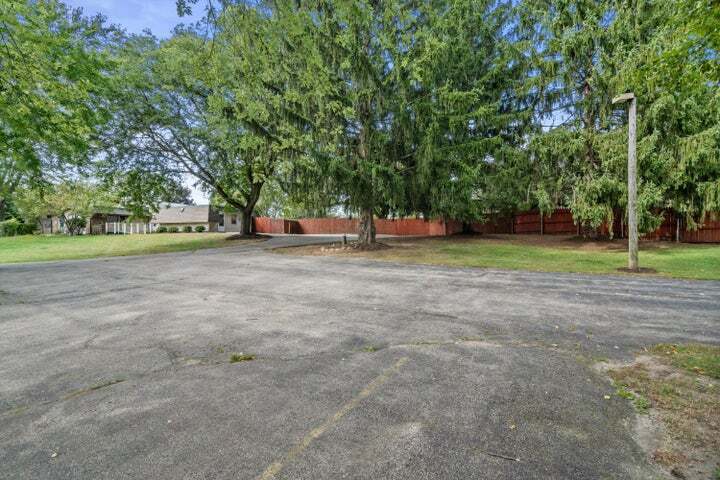 110 E Oak Crest Dr, Wales, WI for sale - Building Photo - Image 2 of 7