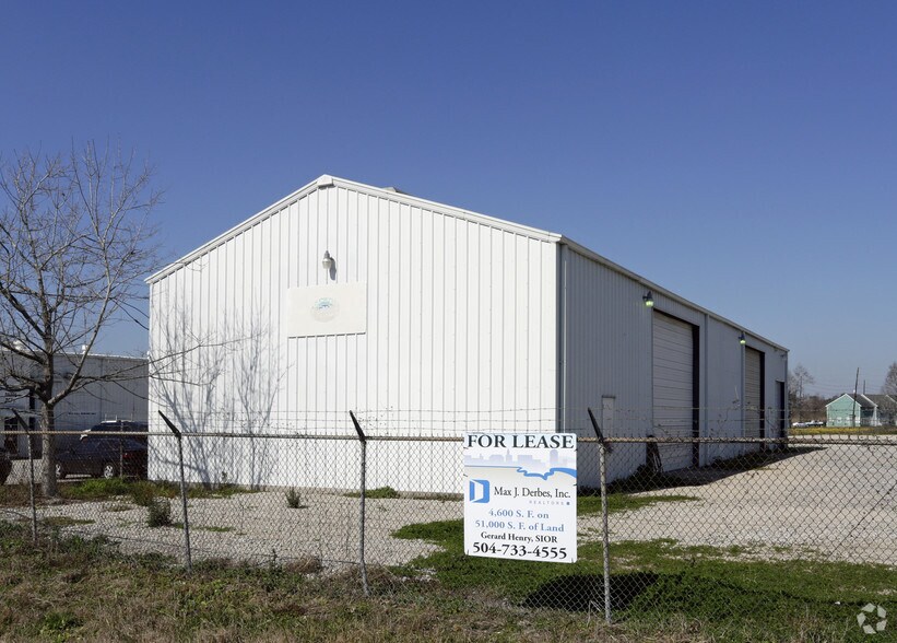 2612 Engineers Rd, Belle Chasse, LA 70037