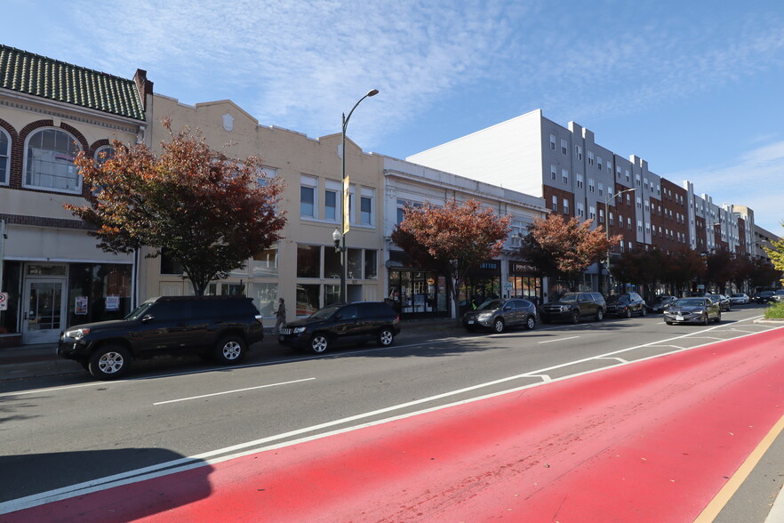 815-817 W Broad St, Richmond, VA for lease - Building Photo - Image 1 of 25