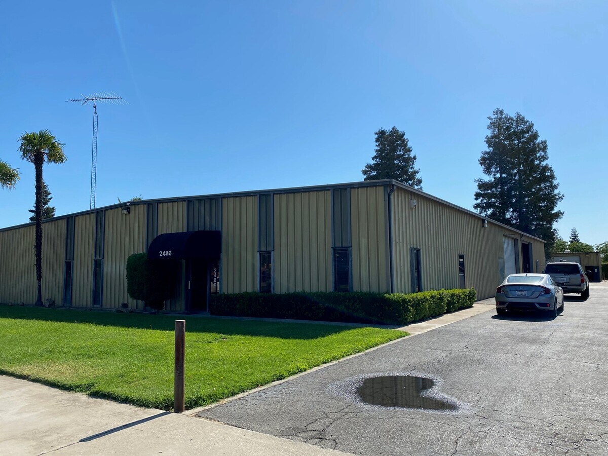 2480 N Walnut Rd, Turlock, CA 95382