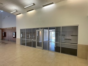 7001 N 10th St, McAllen, TX for lease Building Photo- Image 2 of 12