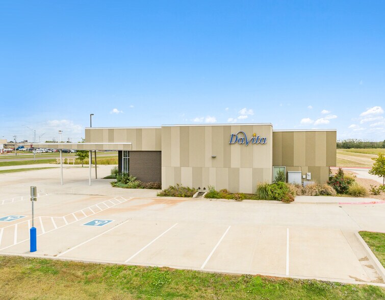 2410 W Grant Ave, Pauls Valley, OK for sale - Building Photo - Image 2 of 13