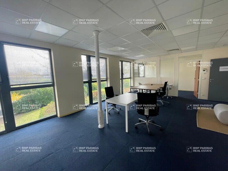 Office in Tours for lease - Interior Photo - Image 2 of 6