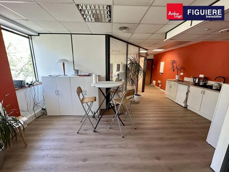 235 Rue Léon Foucault, Aix-en-Provence for sale - Building Photo - Image 2 of 10