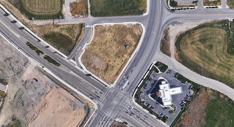 756 S Pleasant Grove Blvd, Pleasant Grove, UT for lease - Building Photo - Image 1 of 1