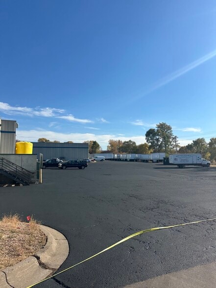 1050-1056 Mckinley St, Anoka, MN for sale - Building Photo - Image 2 of 2