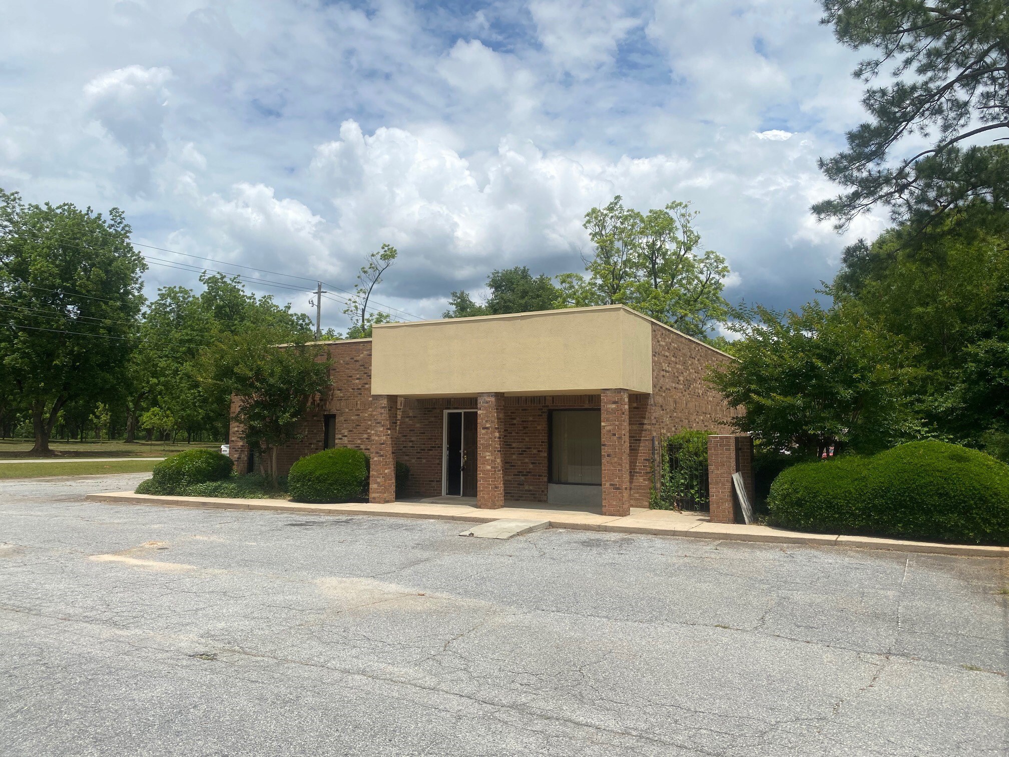 103 Avera Dr, Fort Valley, GA for sale Primary Photo- Image 1 of 1