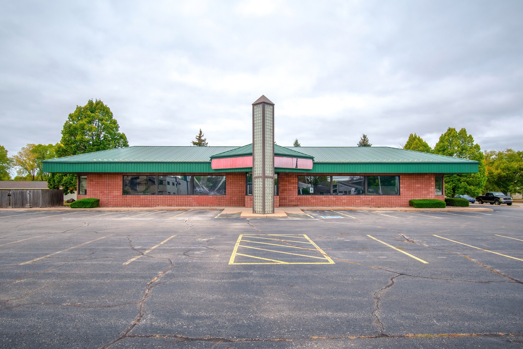 1250 S Appleton Rd, Menasha, WI for lease Building Photo- Image 1 of 10