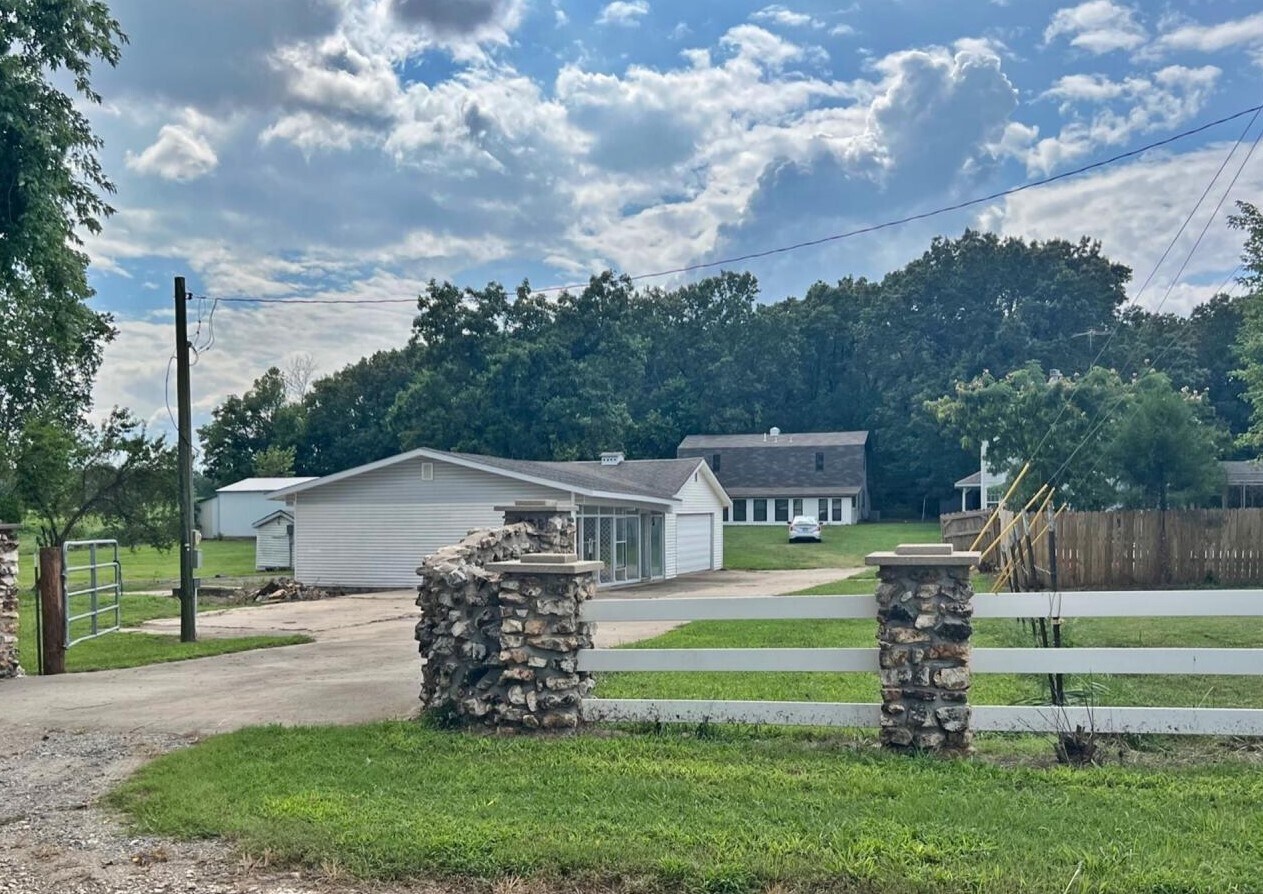 25369 Collins Rd, Stilwell, OK 74960