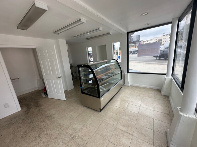 7300 W Sunset Blvd, Los Angeles, CA for lease - Building Photo - Image 3 of 9