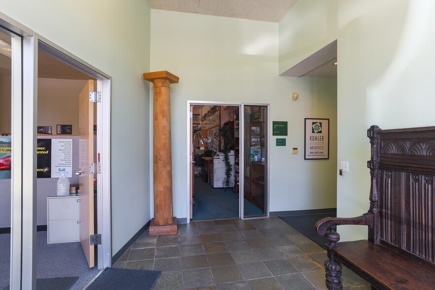 721 Colorado Ave, Palo Alto, CA for sale - Matterport 3D Scan - Image 3 of 32