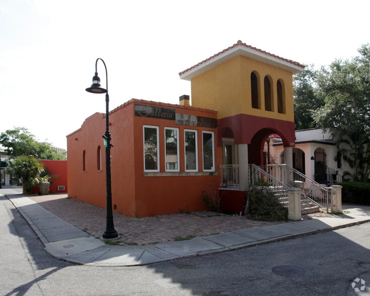 401 Burns Ct, Sarasota, FL for sale - Primary Photo - Image 1 of 15