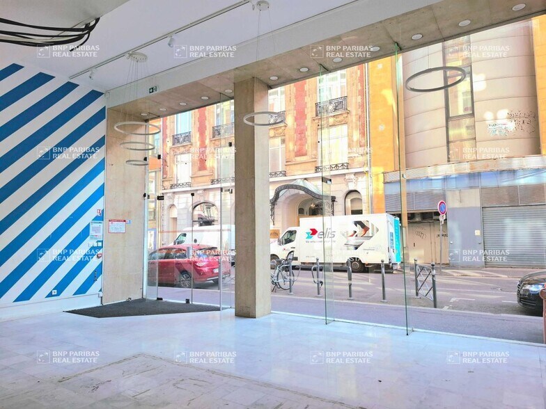 6 Rue Jean Roisin, Lille for lease - Lobby - Image 2 of 4