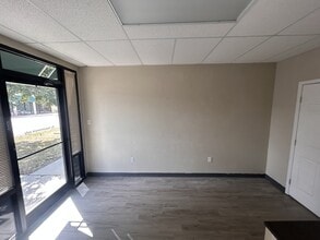 8034 Culebra Rd, San Antonio, TX for lease Interior Photo- Image 2 of 13