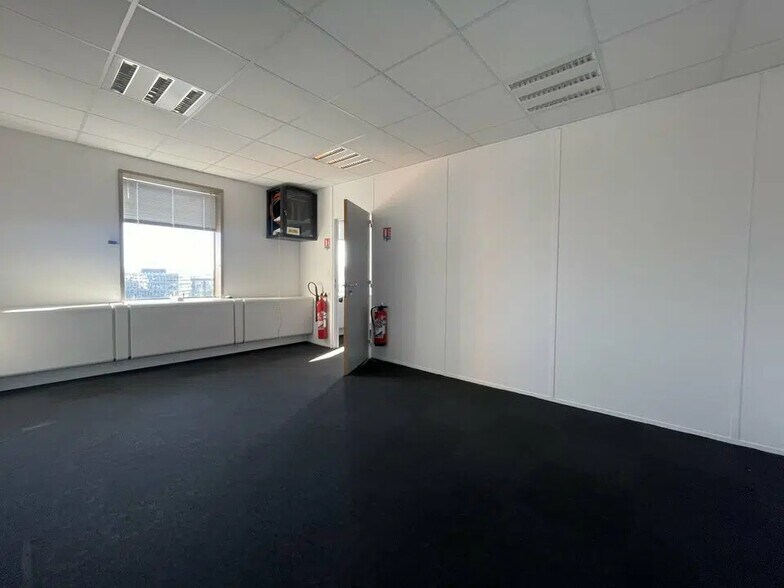 Office in Le Havre for lease - Interior Photo - Image 2 of 5